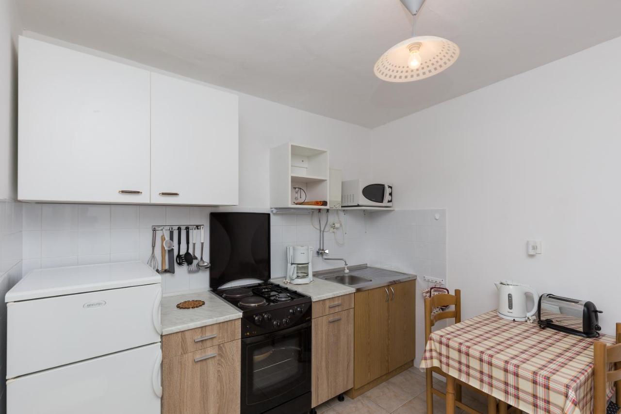 Apartments Miskovic Donje Celo Habitación foto